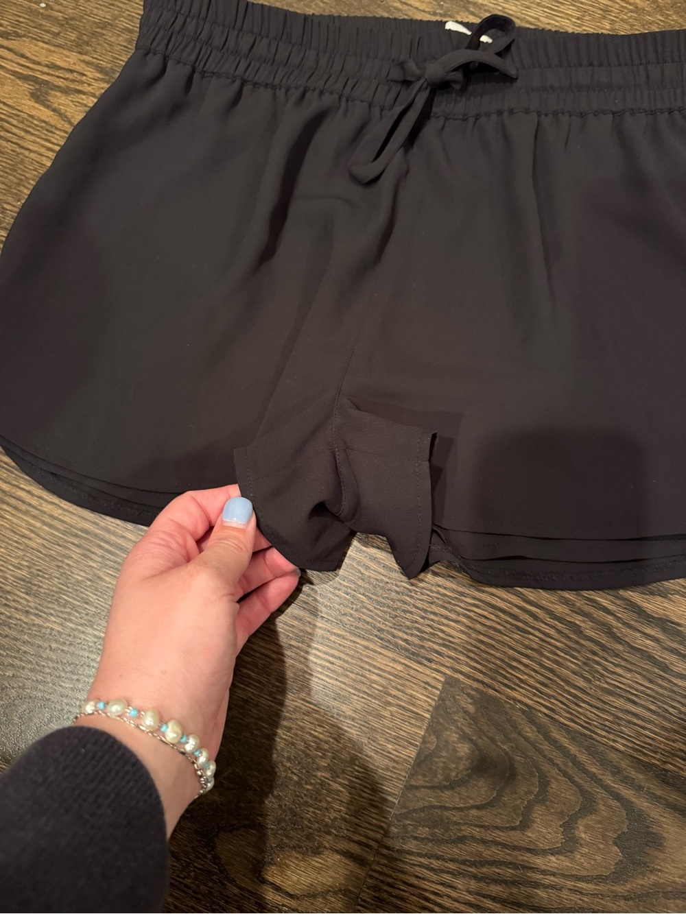 Aritzia Crepe Draw-String Shorts - Picture 2 of 6